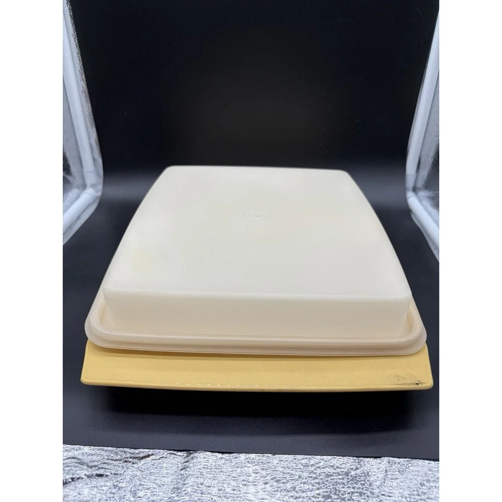 VTG Tupperware Deviled Egg Keeper Carrier Tray‎ Container 723-3 Harvest Gold USA